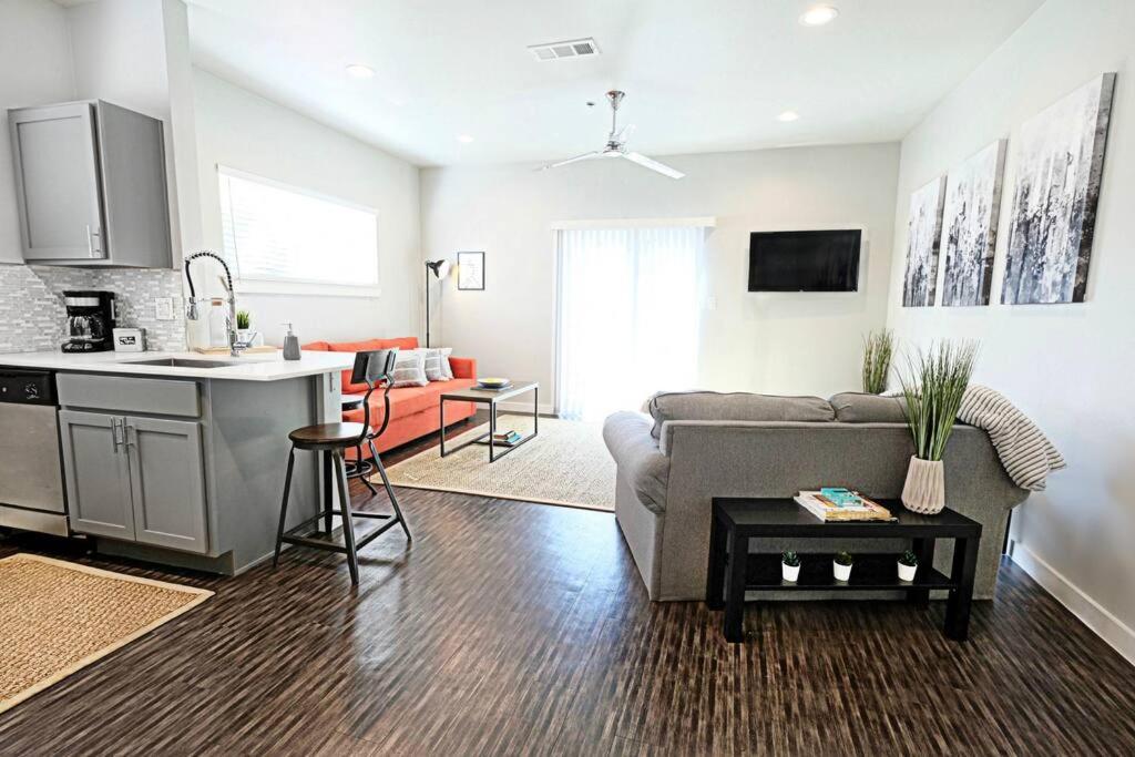 The Kozy Urban Dallas Flat Buitenkant foto